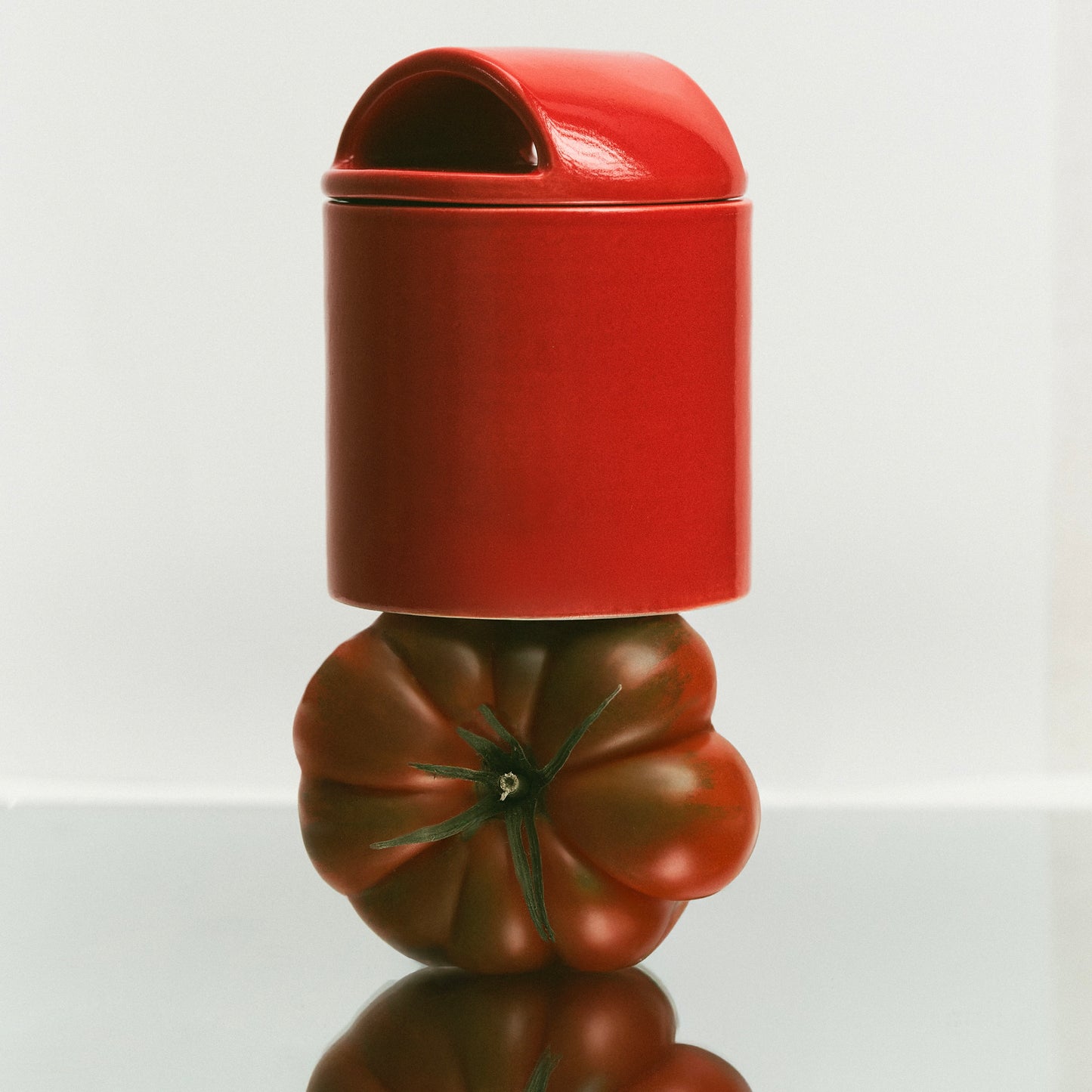 Свічка з кришкою Red