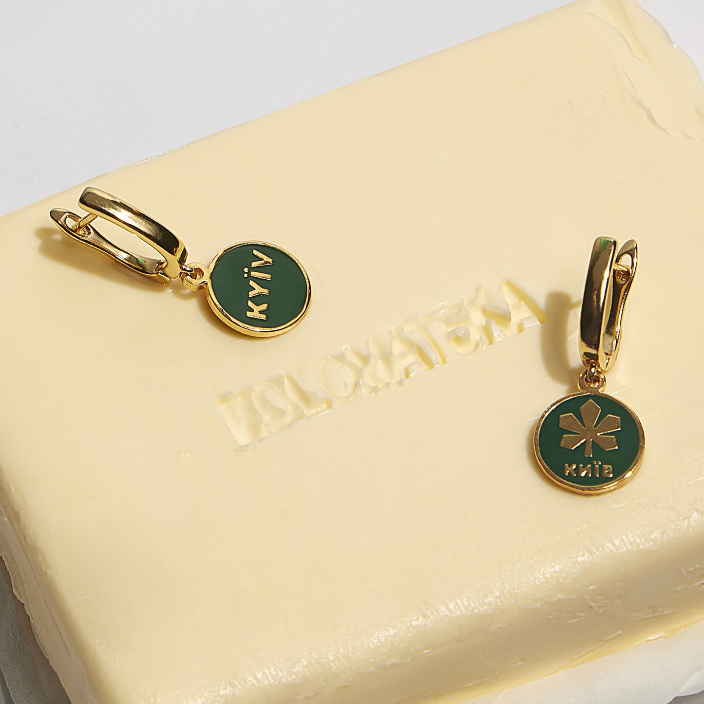 Earrings vDoma gold